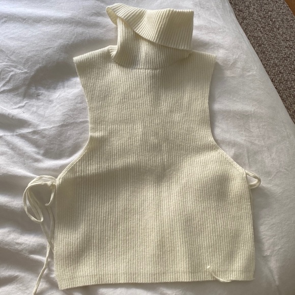Forever 21 Tops - Forever21 Turtleneck Side tie Top